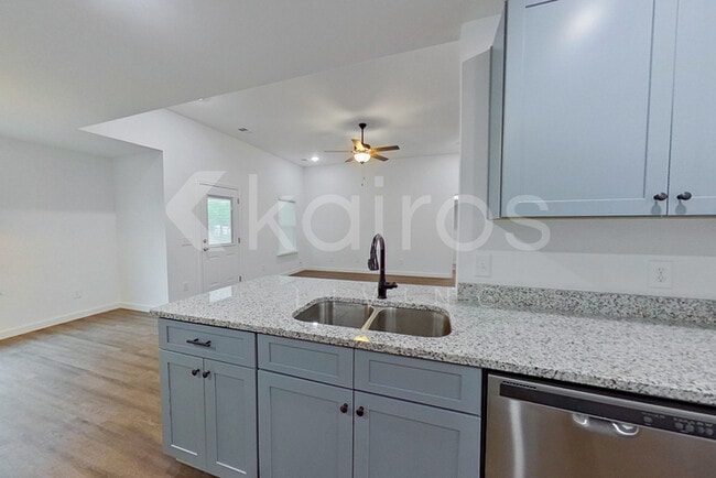 Building Photo - 142 Hughes Dr