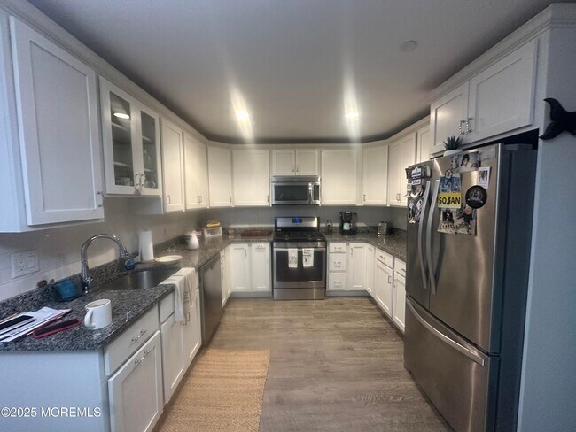 Building Photo - 177 Main St