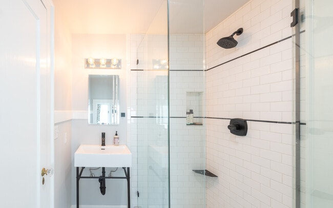 Building Photo - 1942 Boyer Ave E