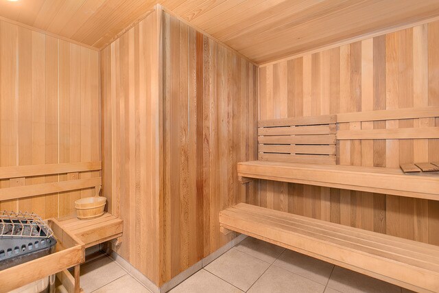 Building Photo - 1901 S Calumet Ave