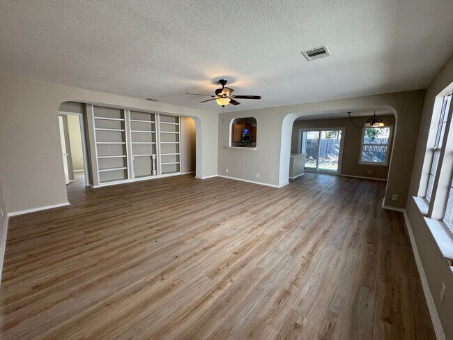 Building Photo - NEW PAINT, FLOORING, APPLIANCES & ROOF  | ...