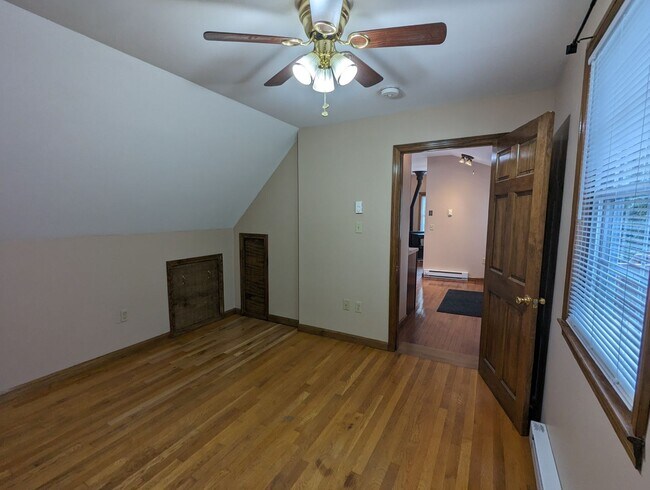 Building Photo - 1 Bedroom, 1 bath Unit Available in Bedfor...