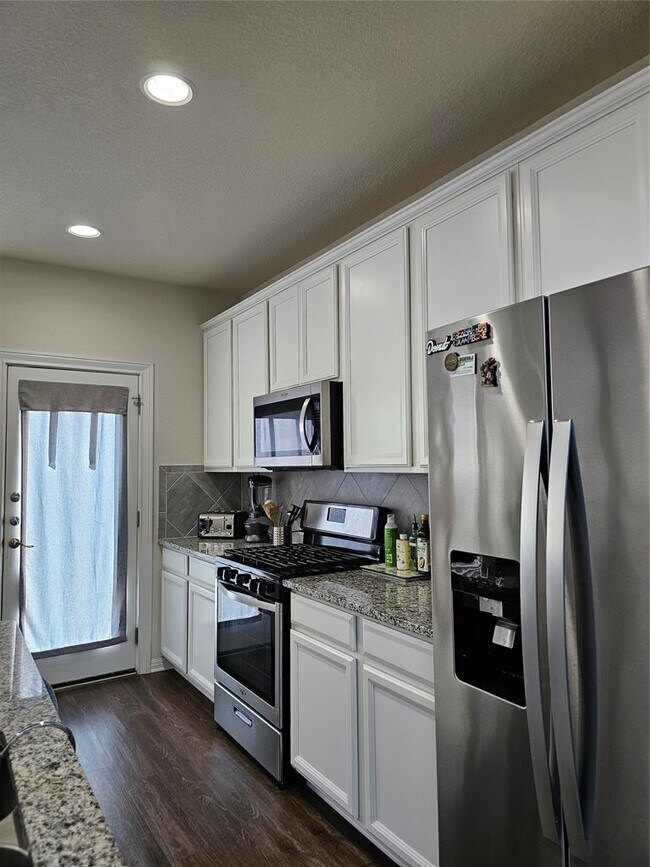 Building Photo - 15915 Cessida St