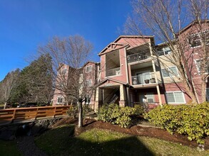 Building Photo - Spacious Hillsboro 2 Bed 2 Bath Condo - Ga...