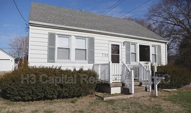 Primary Photo - 711 N 28th St