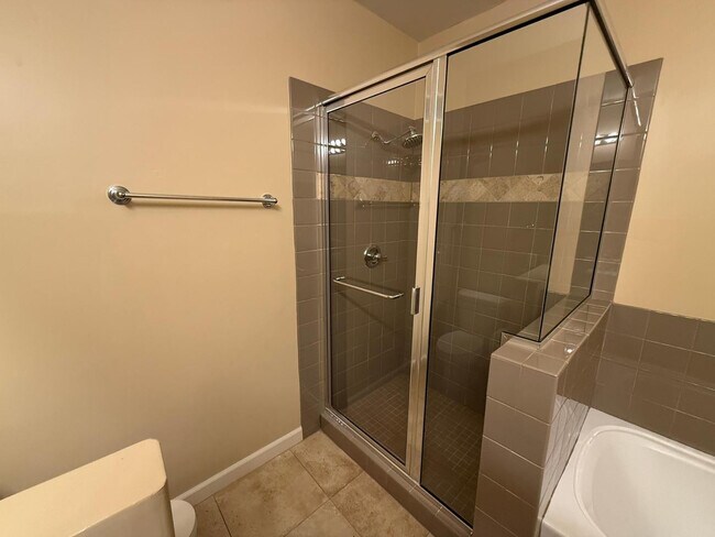 Building Photo - 7291 N Scottsdale Rd