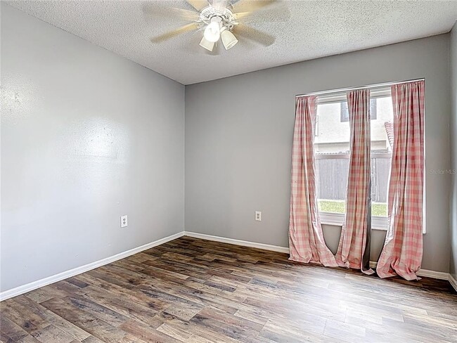 Building Photo - 571 Hunter Cir