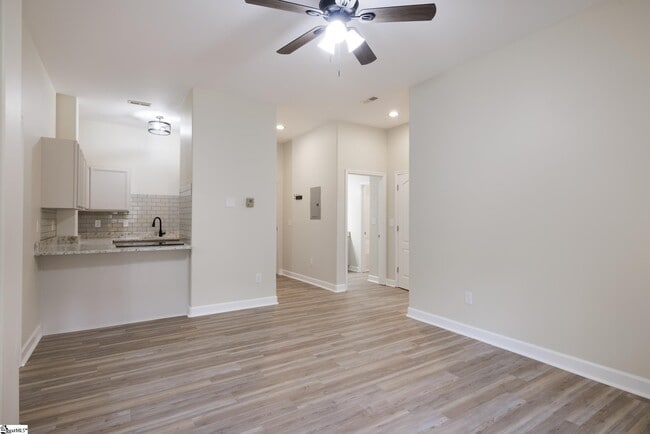 Building Photo - 1001 S Church St