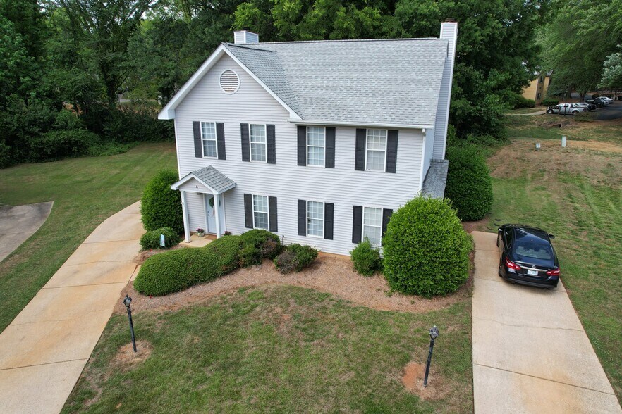 Building Photo - 813 Selwyn Oaks Ct