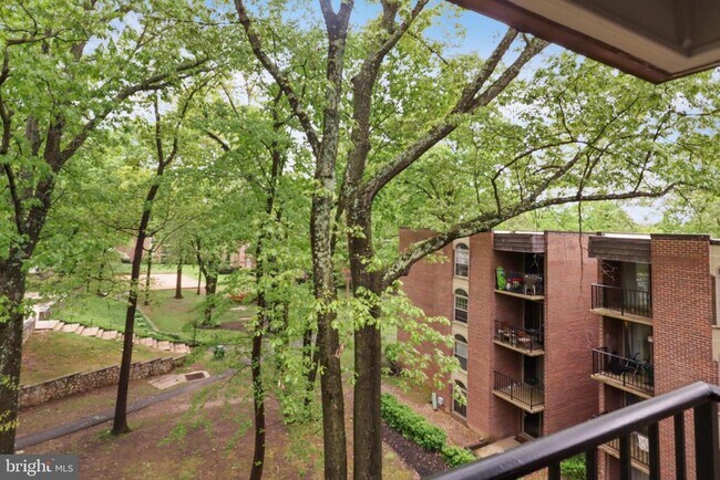Building Photo - 3308 Woodburn Village Dr