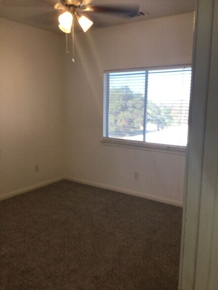 Building Photo - 2913 Whisper Oaks Ln