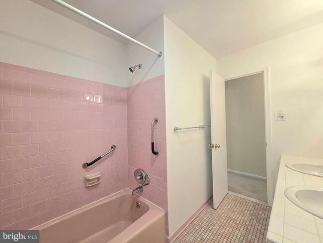 Building Photo - 111 Tamarisk Ct