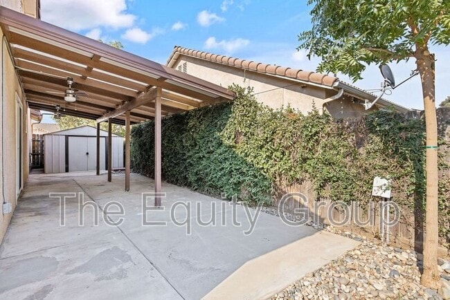 Building Photo - 3835 E Oak Ave