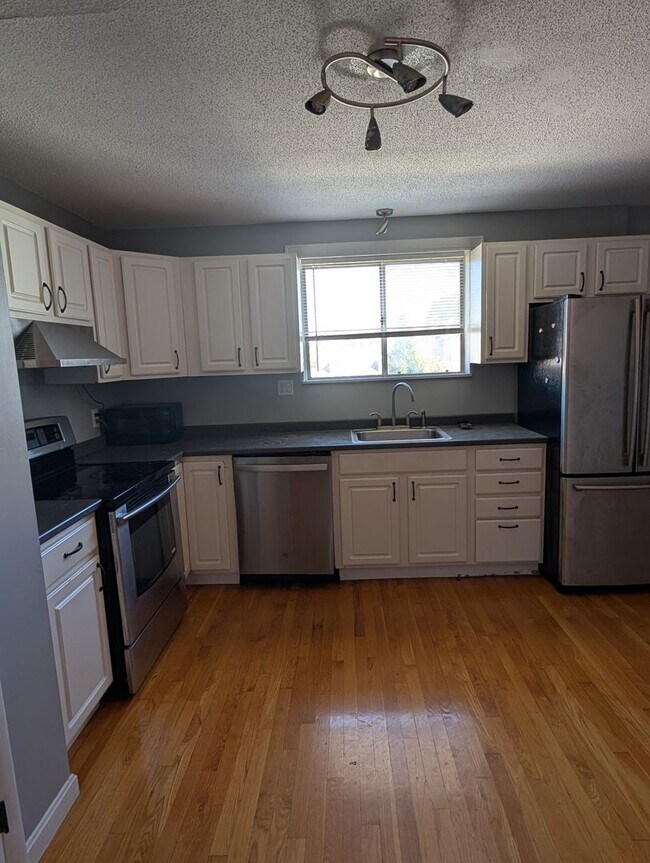 Building Photo - Somerville 2 bedroom with parking for 9/1