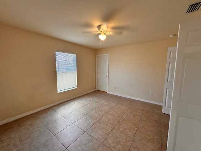 Building Photo - 148 SW 47th Terrace