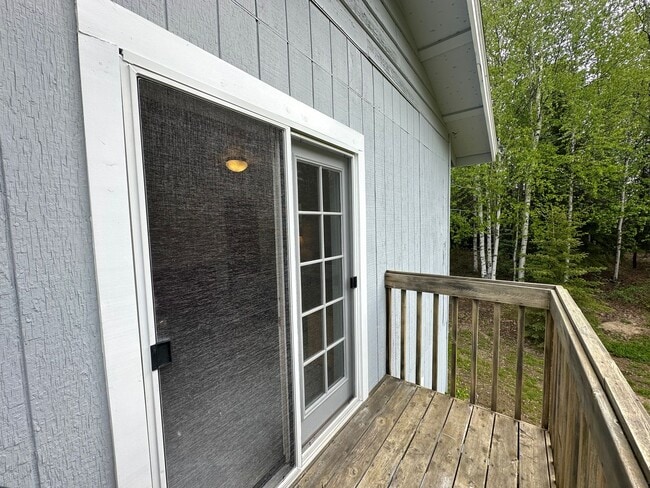 Building Photo - Fully Furnished 3BD/3BA Home with Solar Power