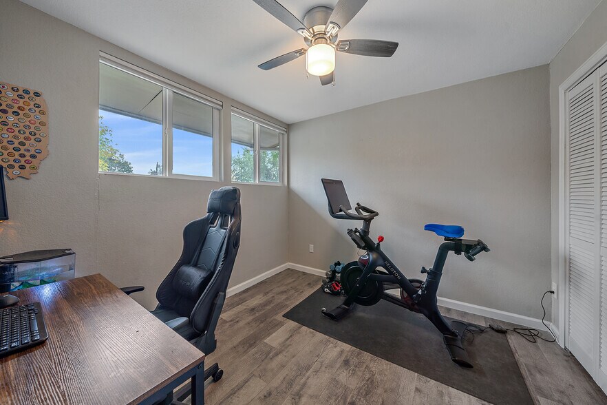Building Photo - 7911 Raleigh Pl