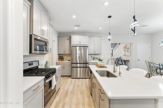 Building Photo - 105 Meadow Creek Dr