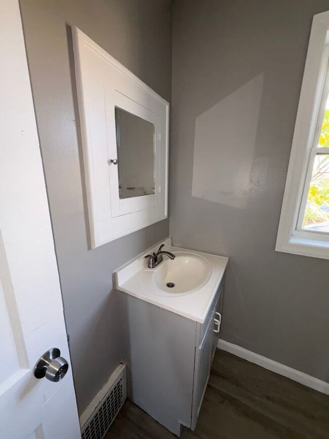 Building Photo - Three bedroom one bathroom townhouse for rent
