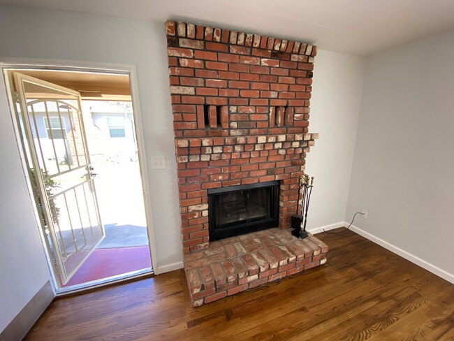Building Photo - Charming 3 Bedroom Home in Quiet Tree-Line...