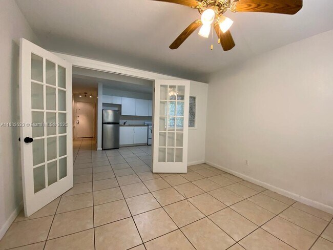 Building Photo - 318 Majorca Ave