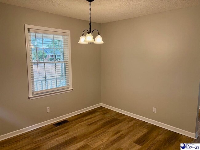 Building Photo - 1052 Wellington Dr