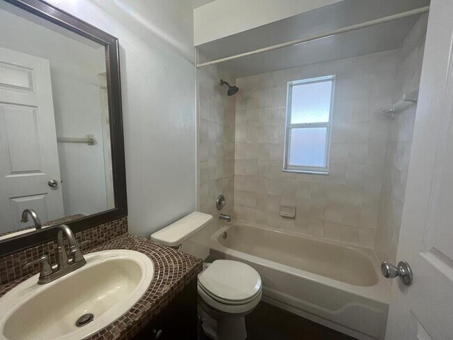 Building Photo - 8750 Claiborne Ct
