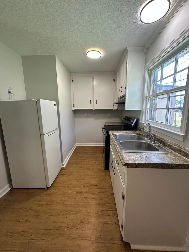 Building Photo - 8844-8850 Deerwood Dr (Quadplex)