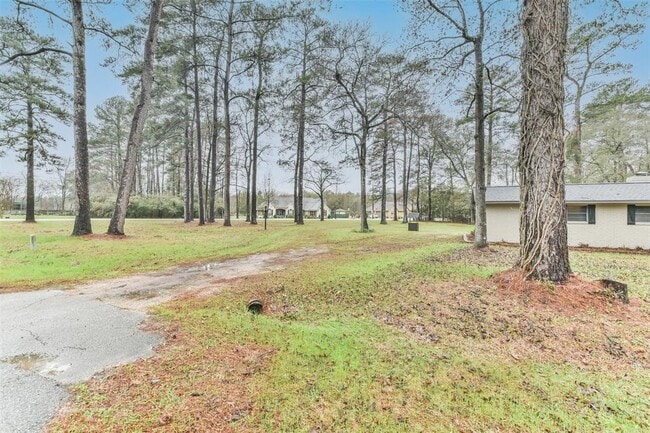 Building Photo - 23807 Red Oak Dr