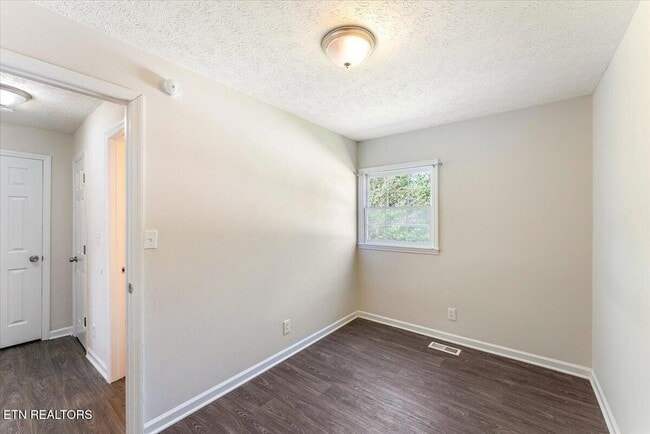 Building Photo - 158 Hamilton Cir