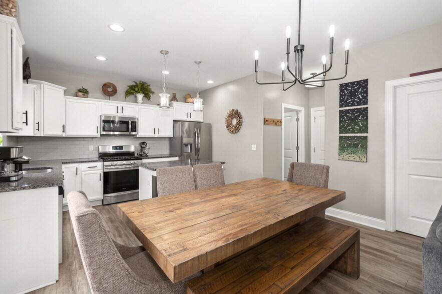 Building Photo - 65 Folly Road Blvd