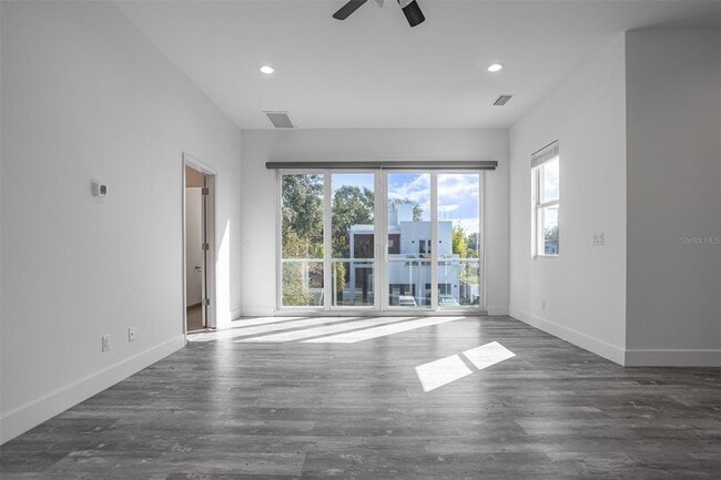 Building Photo - 2700 N Myrtle Ave