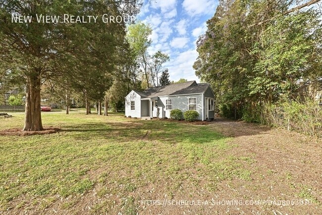 Building Photo - 301 Seldon Dr