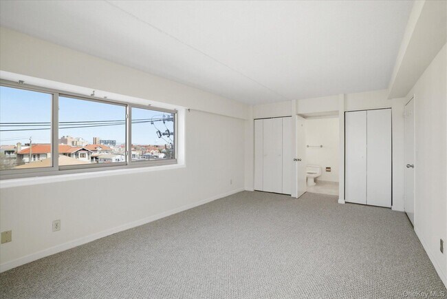 Building Photo - 170 W Broadway