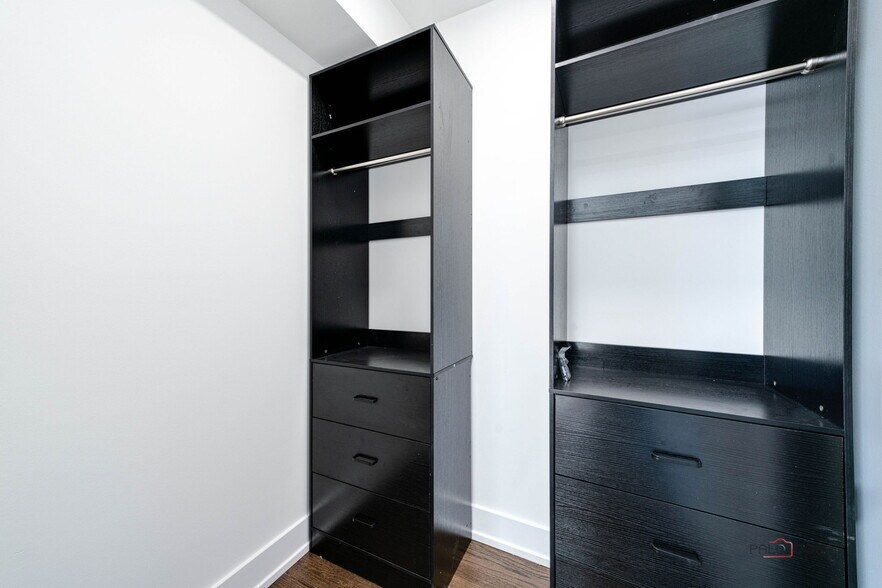 Master WIC with organizers - 119 S Pine St