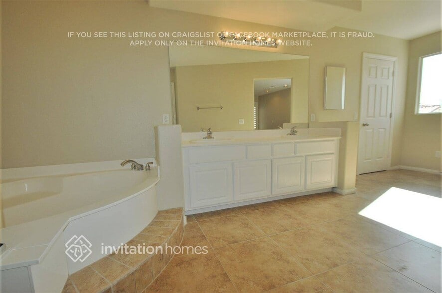 Building Photo - 10007 N Glowing Forge Ct