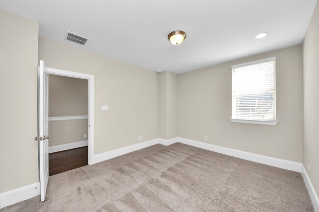 Building Photo - 8306 Hillendahl Blvd