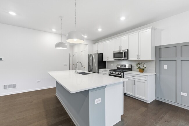 Building Photo - 2666 Martini St