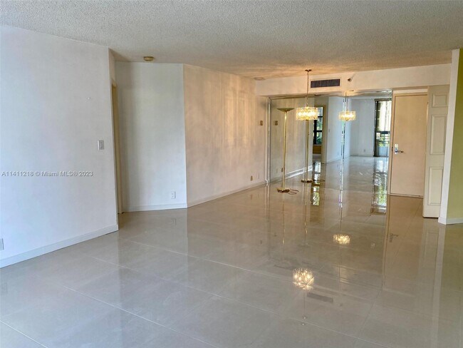 Building Photo - 3530 Mystic Pointe Dr