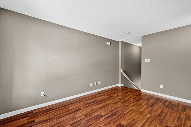 Building Photo - 5615 W Harrow Dr