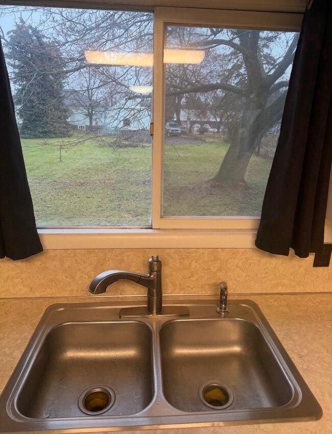 Building Photo - Lovely Kalispell home