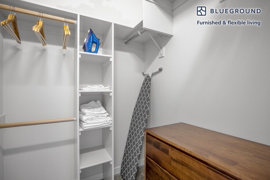 Building Photo - 690 Long Bridge St