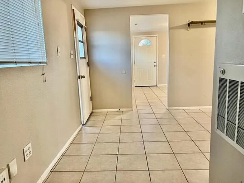 Building Photo - 1745 Warnock Dr