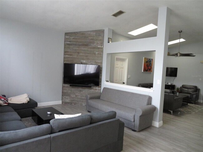 Building Photo - 13107 Point O Wood Ct