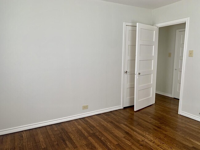 Building Photo - 513 Eleanor Ave