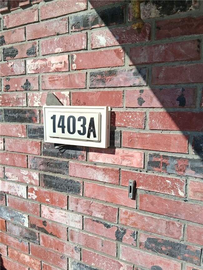 Building Photo - 1403 Camellia Dr