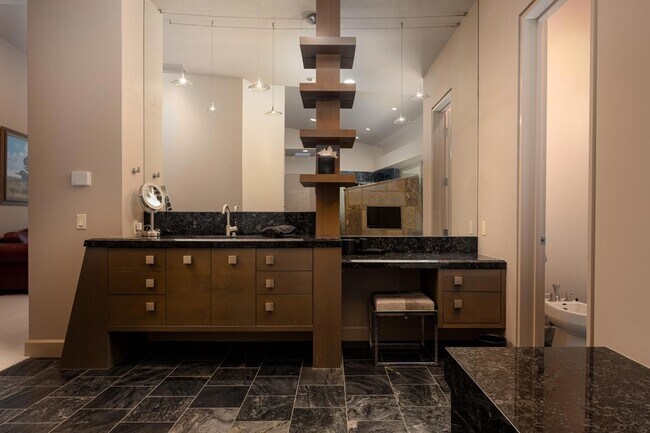 Building Photo - 9 Rockcrest