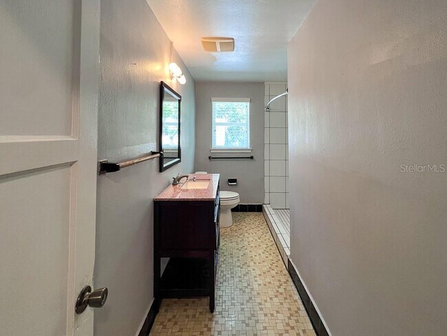 Building Photo - 204 NW 18th St