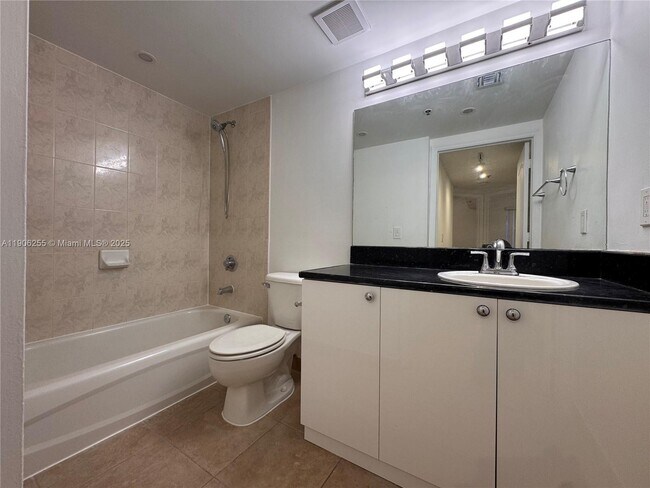 Building Photo - 9340 Fontainebleau Blvd