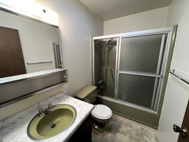 Building Photo - 840 D St